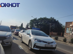 В Краснодарском крае на дорогах к морю образовались огромные пробки