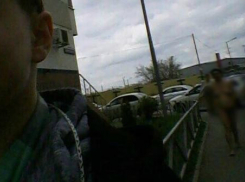 В Краснодаре голая женщина шокировала прохожих на улице