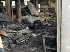  В пожаре на СТО в Новороссийске пострадал человек и сгорели около 10 машин