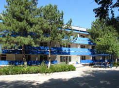 Детей-инвалидов заселили в пансионат Анапы с блохами и плесенью