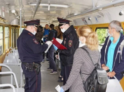 «Ситуация превращается в показуху», – краснодарские общественники о масочном режиме в общественном транспорте 