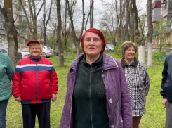 «Ты по горло в крови»: краснодарские бабушки из «Отрядов Путина» призвали Зеленского покаяться и сдаться