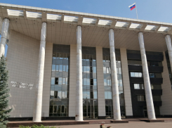 Экс-директора и сотрудников Адыгейского госуниверситета осудили за взятки