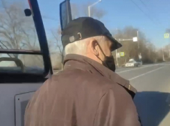 Водитель автобуса в Краснодаре высадил пассажира после просьбы не курить