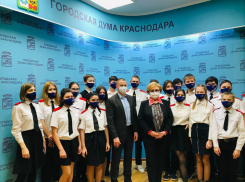 Подрастает достойная смена: депутаты устроили школьникам экскурсию по Гордуме Краснодара
