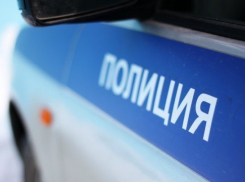 Маршрутчика в Краснодаре избили зеркалом его же микроавтобуса 