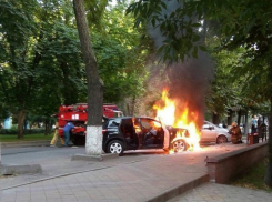  В центре Краснодара сгорела иномарка 