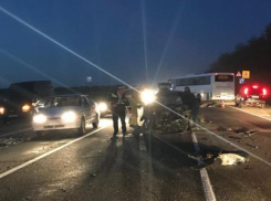 На сносях: в ДТП на Кубани Тонар переехал беременную женщину