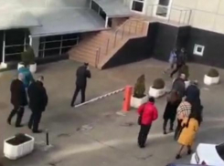 Неизвестные «заминировали» в Краснодаре все школы и больницы 