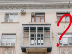 Жителя исторического дома в Краснодаре заставили вернуть балкону первоначальный вид 