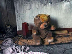 Заживо сгорела на Кубани трехлетняя девочка, оставленная родителями дома вдвоем с младшим братом