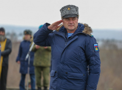 В Краснодаре на стене гимназии изобразят погибшего на Украине генерала Суховецкого