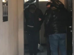 Появилось оперативное видео задержания одного из грабителей в Краснодаре