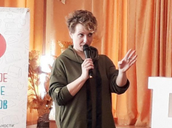 «Шипит, как подлец»: организаторы встречи со школьниками Кубани «подставили» телеведущую Яну Чурикову