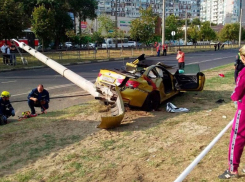 BMW врезалось в столб в Краснодаре, есть погибшие 