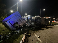 Водитель из Краснодарского края пострадал в ДТП с опрокинувшимся грузовиком в Воронежской области 