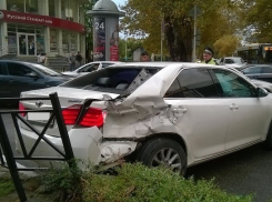 В Сочи легковушка врезалась в пассажирский автобус