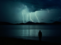 Штормовое предупреждение продлили в Сочи из-за ливней и шквала