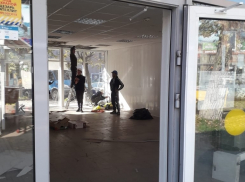 Незаконный торговый павильон начали сносить в Прикубанском округе Краснодара 