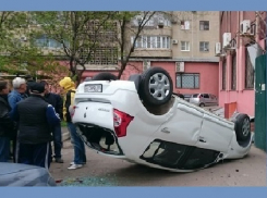 Краснодарская автоледи перевернула автомобиль на крышу