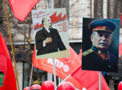 Ленин, Сталин и лозунги «Против власти олигархов!» – в Краснодаре прошел митинг 