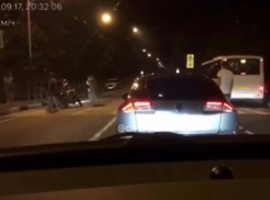 В Сочи мотоциклист сбил девушку на пешеходном переходе