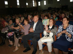  С кубанским размахом: За 15 тысяч рублей прошел день пенсионера в Прикубанском районе 