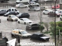 Из-за мощного ливня Краснодар сковали 9-балльные пробки