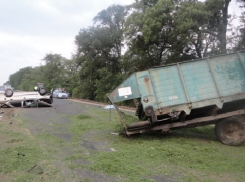 Под Усть-Лабинском 18-летний парень на «Хендай» протаранил трактор