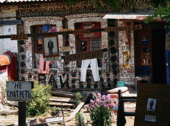 Дедушка-отшельник из Тихорецка превратил свой дом «образцового порядка» в музей по аналогу Плюшкина