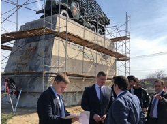  Состояние военных памятников в Краснодаре проверил вице-губернатор Болдин 