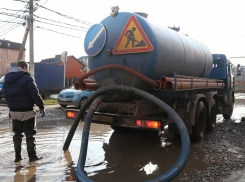 Краснодар топит: водооткачивающая техника выехала по пяти адресам 