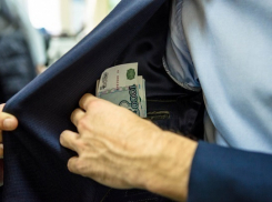 На Кубани бизнес-леди получила фальшивую повестку стоимостью в 150 тысяч рублей