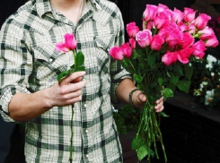 В Ейске 22-летний парень украл цветы для любимой девушки 