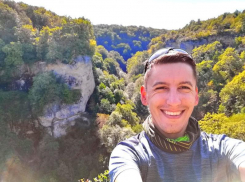 Спасатели помогли любопытному фотографу из Краснодара спуститься со скалы 