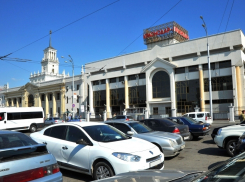 Девушка пыталась пробраться на вокзал Краснодара через забор мимо охраны