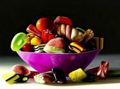  Жителям Кубани попались конфеты с проволокой и битым стеклом 