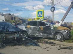 На Кубани в ДТП со свадебным кортежем пострадала 18-летняя невеста 