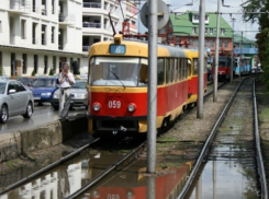 В Краснодаре перестали ездить трамваи из-за ДТП с иномаркой