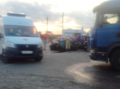 На Кубани в жестком ДТП с большегрузом погибли два человека 