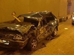 В Сочи пенсионер на «Мерседесе» протаранил «восьмерку»