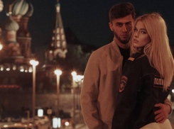 Сочинского блогера задержали за имитацию орального секса с полицейской на фоне храма