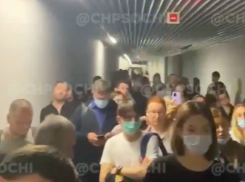Пассажиров «заминированного» самолета Москва-Сочи не впускали в аэропорт