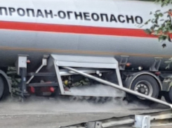 В Краснодарском крае после ДТП разгерметизировался газовоз
