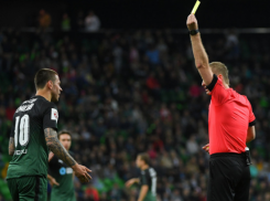  Судью, давшего скандальную желтую карточку «краснодарцу» Смолову, проверили на детекторе лжи 