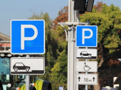 В Краснодаре места на парковках для водителей-инвалидов «спрячут» за шлагбаум