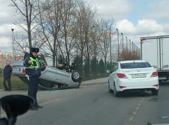 Легковушка перевернулась в ДТП с «Газелью» в Краснодаре