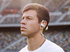 «Извинений мало!»: фанаты не могут простить «краснодарцу» Смолову мат про матерей 