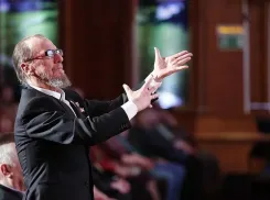 Художественному руководителю Кубанского казачьего хора Виктору Захарченко исполняется 85 лет