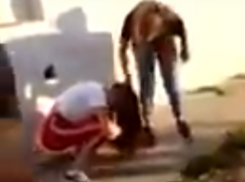 Видео, на котором школьницы избивают сверстницу, заинтересовало полицию Краснодарского края